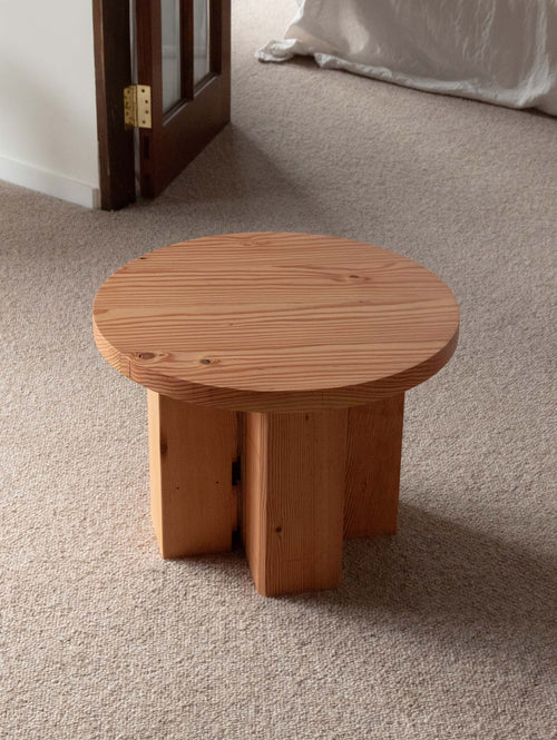 Noughts + Crosses Table